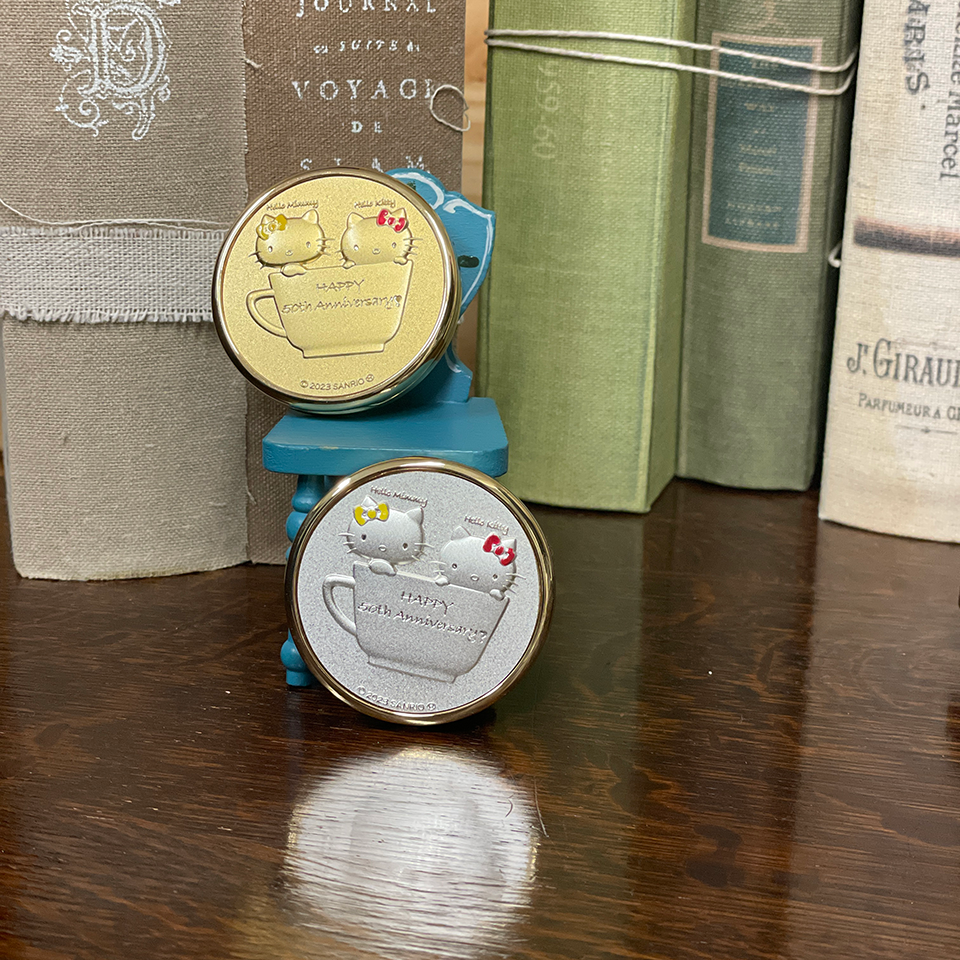 Hello Kitty 50th Compact Mirror-Gold・ハローキティ・コンパクト Hello Kitty 50th Compact Mirror-Gold・ハローキティ・コンパクト